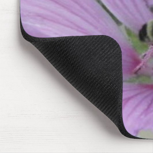 Lila Blume mit Biene Mousepad (Ecke)