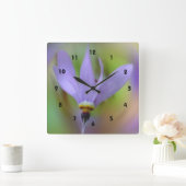 Lila Blume Quadratische Wanduhr (Zuhause)