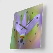 Lila Blume Quadratische Wanduhr (Winkel)