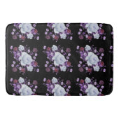 LILA-BLUME, SCHWARZER HINTERGRUND BADEMATTE (Vorderseite)