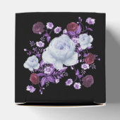 LILA-BLUME, SCHWARZER HINTERGRUND GESCHENKSCHACHTEL (Oben)