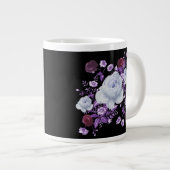 LILA-BLUME, SCHWARZER HINTERGRUND Jumbo-Tasse (Vorderseite Rechts)