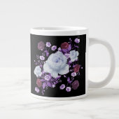 LILA-BLUME, SCHWARZER HINTERGRUND Jumbo-Tasse (Rechts)