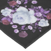 LILA-BLUME, SCHWARZER HINTERGRUND TISCHDECKE (Schrägansicht)