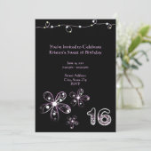 Lila Blume Sweet 16 Geburtstag Einladung (Stehend Vorderseite)