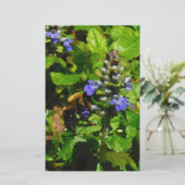 Lila Blume und Hummeln Briefpapier (Stehend Vorderseite)