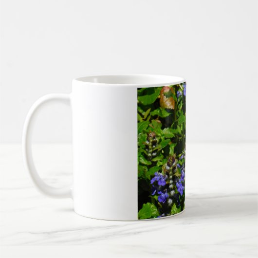 Lila Blume und Hummeln Kaffeetasse (Links)