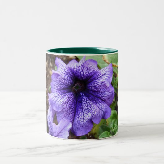 Lila Blume Zweifarbige Tasse (Mittel)