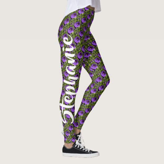 Lila Blumen auf grünem, Personalisiertem Namen Leggings (Rechts)