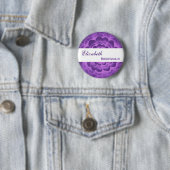 Lila Blumen-Blumenblatt-Name-Brautjungfer Button (Beispiel)