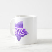 Lila Blumen BTS Kaffeetasse (Vorderseite Links)