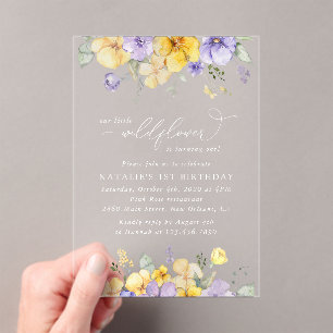 Lila Blumen, gelbe Blumen, erster Geburtstag Acryleinladungen