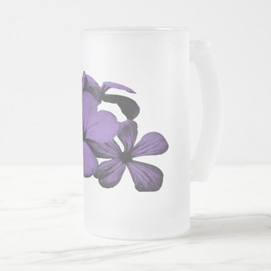 Lila Blumen-mattierte Tasse (VorderseiteRechts)