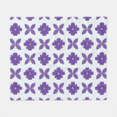 Lila Blumen mit hellem Hintergrund Fleecedecke (Vorderseite (Horizontal))