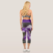 Lila Blumen, Name, Blüte Capri Leggings (Rückseite)