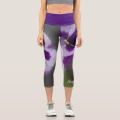 Lila Blumen, Name, Blüte Capri Leggings (Vorderseite)