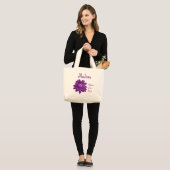 Lila Blumen-Name-Mutter der Braut V2 Jumbo Stoffbeutel (Vorderseite (Model))