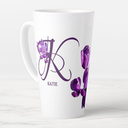 Lila Blumen personalisierbarer KATIE-Name trendy b Milchtasse (Linke Ecke)