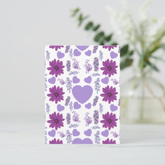 Lila Blumen und Herz nahtlos Muster Postkarte (Stehend Vorderseite)