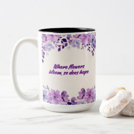 Lila Blumenblüten Zweifarbige Tasse