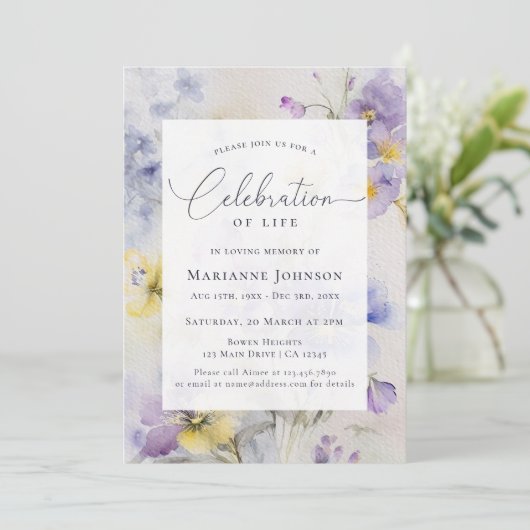 Lila Blumenfeier Einladung (Stehend Vorderseite)