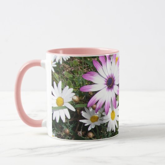 Lila Blumengarten Weiße Daisy Botanischer Frühling Tasse (Links)