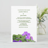 Lila Blumengeschoss Grüne Violette Blume Hochzeit Einladung (Stehend Vorderseite)