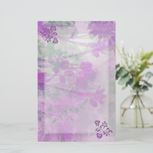 Lila Blumengeschosse Briefpapier (Stehend Vorderseite)