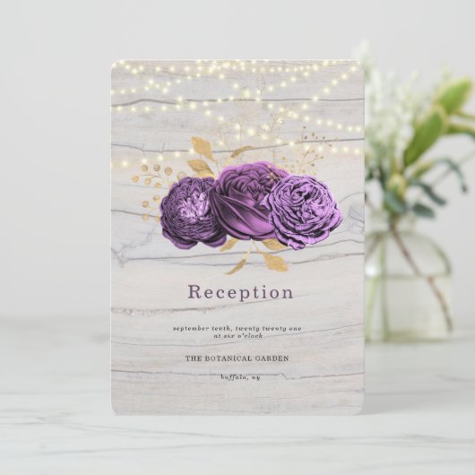 Lila Blumenholz aus Empfang mit String-Lights Einladung (Stehend Vorderseite)