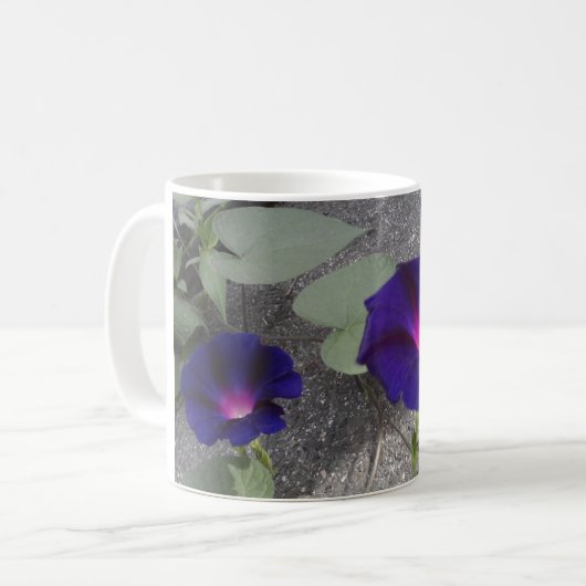 Lila Blumenkaffee-Tasse Tasse (Vorderseite Links)