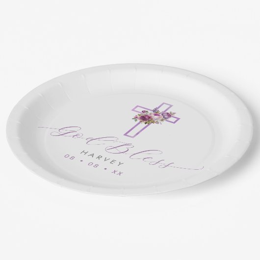 Lila Blumenkreuz Gott segne Taufe Pappteller (Schrägansicht)