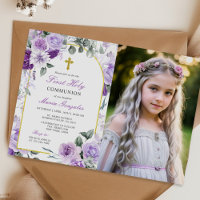 Lila Blumenmädchen Erste Heilige Kommunion Foto