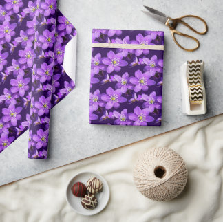 Lila Blumenmuster Geschenkpapier