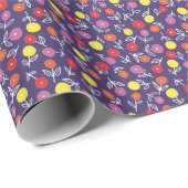 Lila Blumenmuster Geschenkpapier (Rolleneckpunkt)