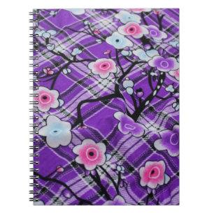 Lila Blumenmuster Notizblock