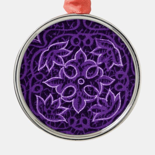 Lila Blumenmuster Ornament Aus Metall (Vorne)