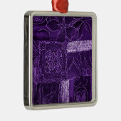 Lila Blumenmuster Ornament Aus Metall (Rechts)