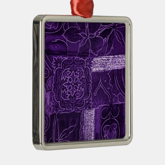 Lila Blumenmuster Ornament Aus Metall (Rechts)