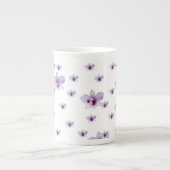 Lila Blumenmuster Porzellantasse (Vorderseite)