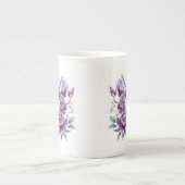 Lila Blumenmuster Porzellantasse (Vorderseite)