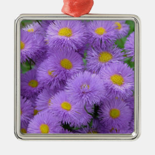 Lila Blumenmuster Silbernes Ornament