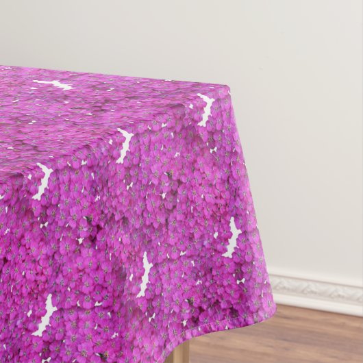 Lila Blumenmuster Tischdecke (Beispiel)