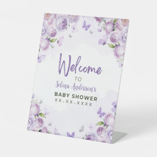 Lila Blumenschmetterlingsdusche Begrüßung Sockelschild