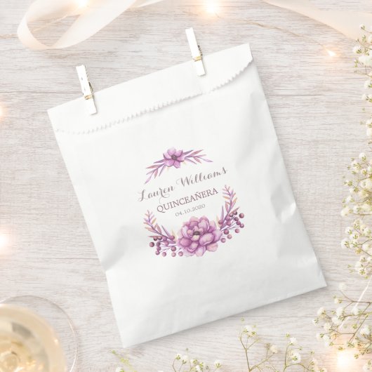 Lila Blumenschreath Quinceanera Gefälligkeitsflagg Geschenktütchen (Ausgeschnitten)