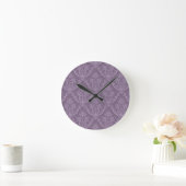 Lila Blumentapete Runde Wanduhr (Zuhause)