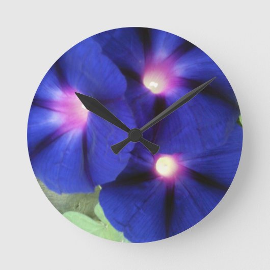 Lila Blumenuhr Runde Wanduhr (Vorderseite)