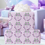 Lila Blumenweinkur Geschenkpapier<br><div class="desc">Lila, blumengeschmücktes Papier mit einem violetten Kranz mit Weinbergen und einer hübschen Blume in der Mitte. Dieses wunderschöne Blumengeschenk-Wrap zeigt die Namen der Paare, die im Kreis personalisiert sind. Passen Sie diese lila Hochzeitsverpackung für Ihre Freunde an oder nutzen Sie sie als Braut, um Geschenke an die Hochzeitsfeier zu schicken....</div>