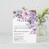 Lila Blumenwetterhochzeit Einladung (Stehend Vorderseite)