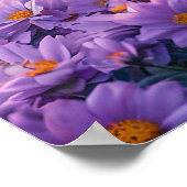 Lila Blumenwiese Alpensee Träumerischer Sonnenunte Poster (Ecke)