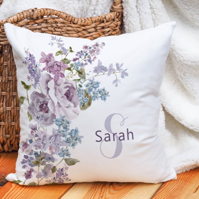 Lila Blumenwirbel Kissen (Watercolor Purple Lilac Monogrammed Floral Throw Pillow)